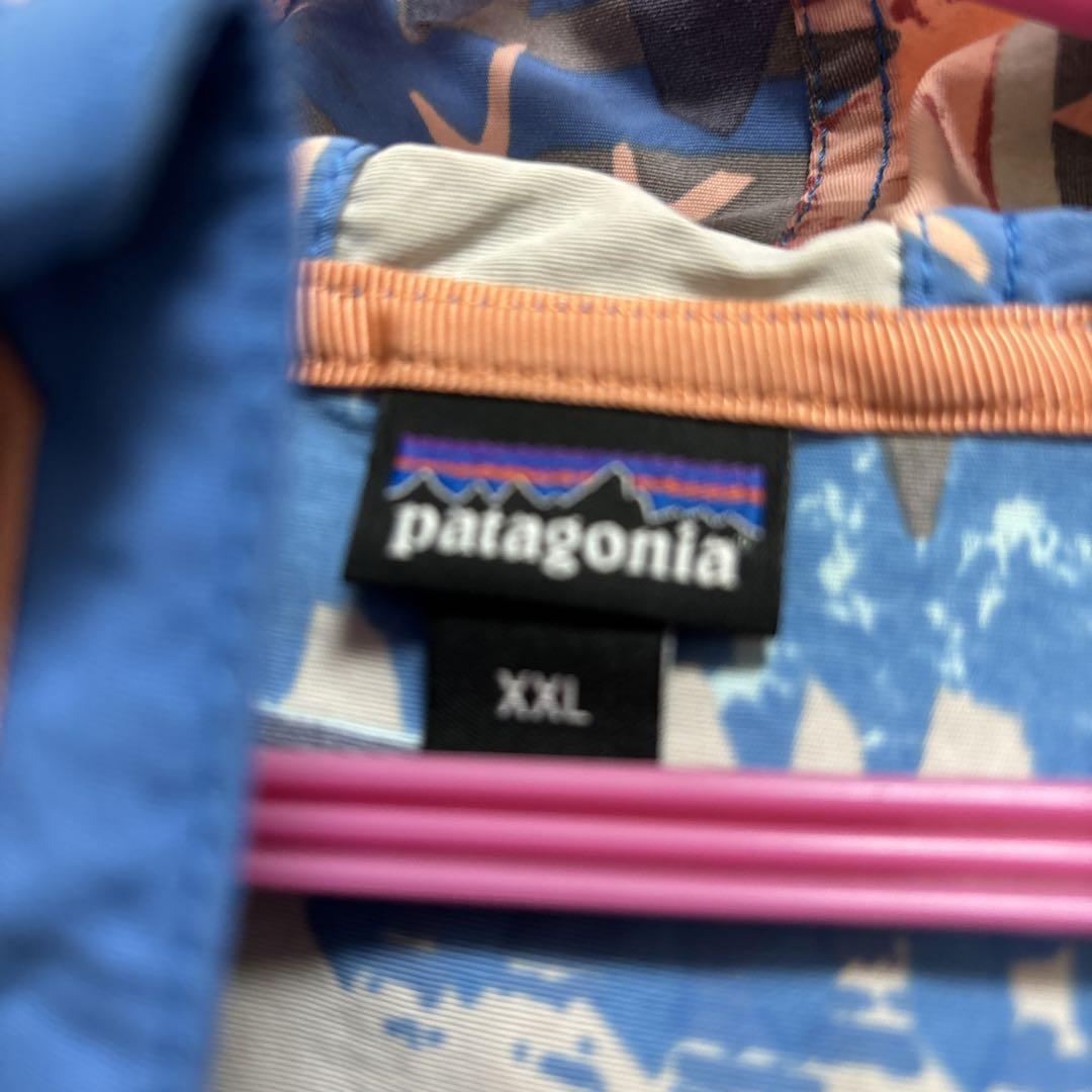新品同様　patagonia ジャケット   キッズXXL   幾何学模様