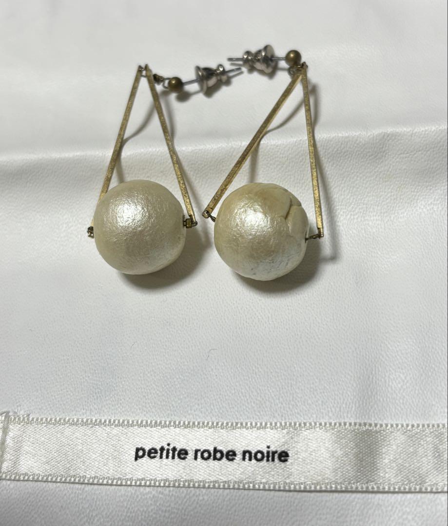 petite robe noire フープピアス ホワイト コットンパール petite robe noire フープピアス ホワイト コットンパール