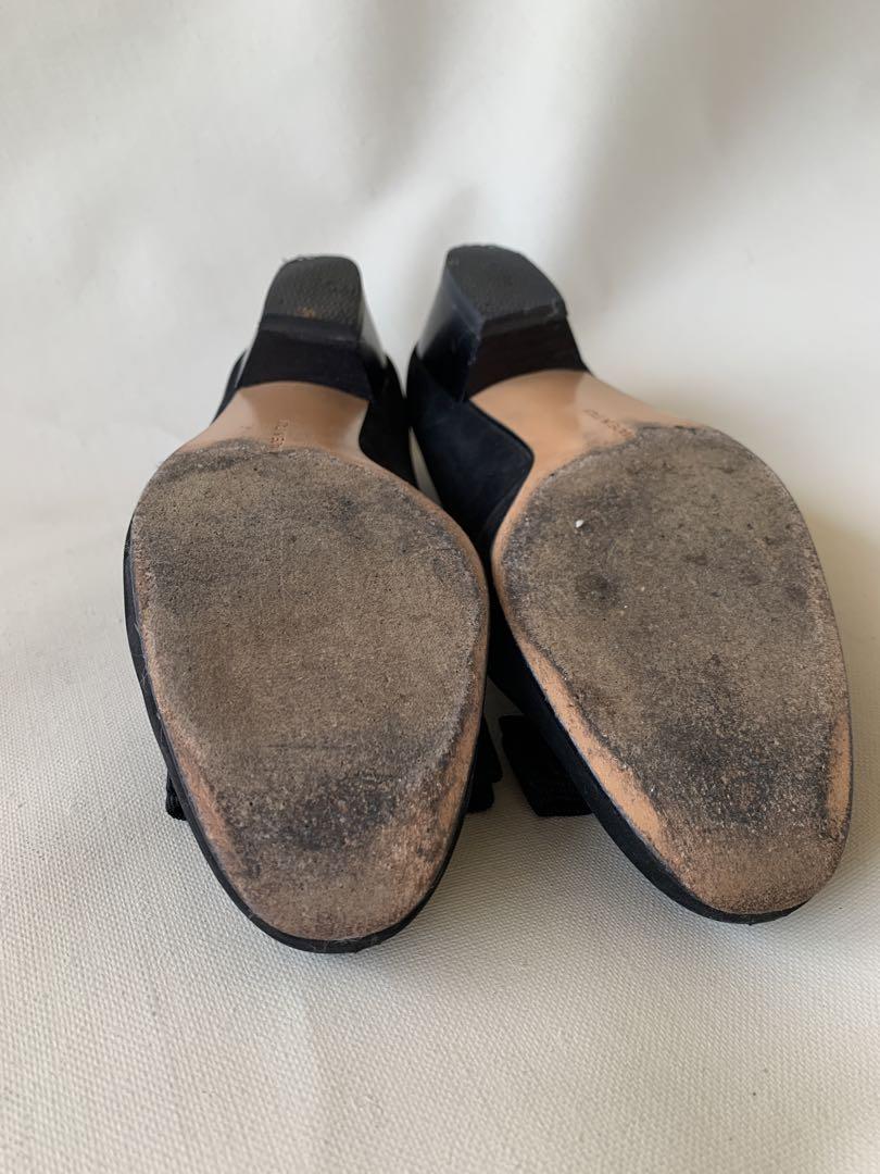 Salvatore Ferragamo VARA パンプス（黒ヌバック）