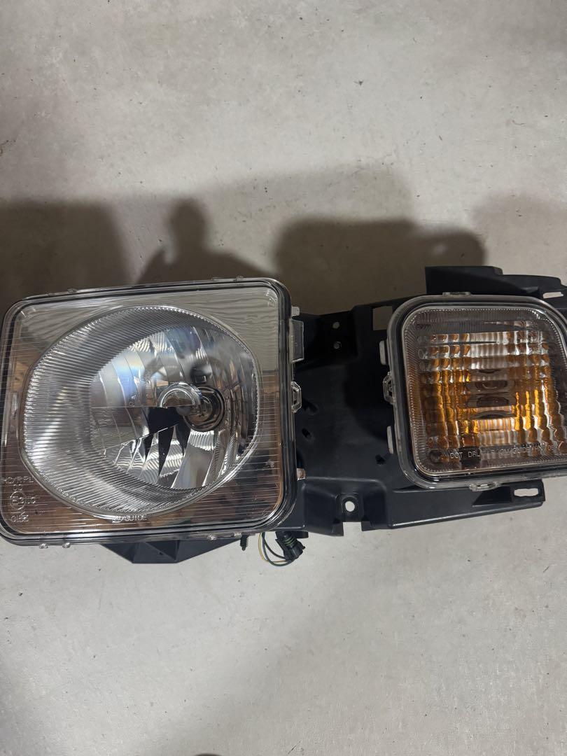 HUMMER H3 ヘッドライト 日本仕様