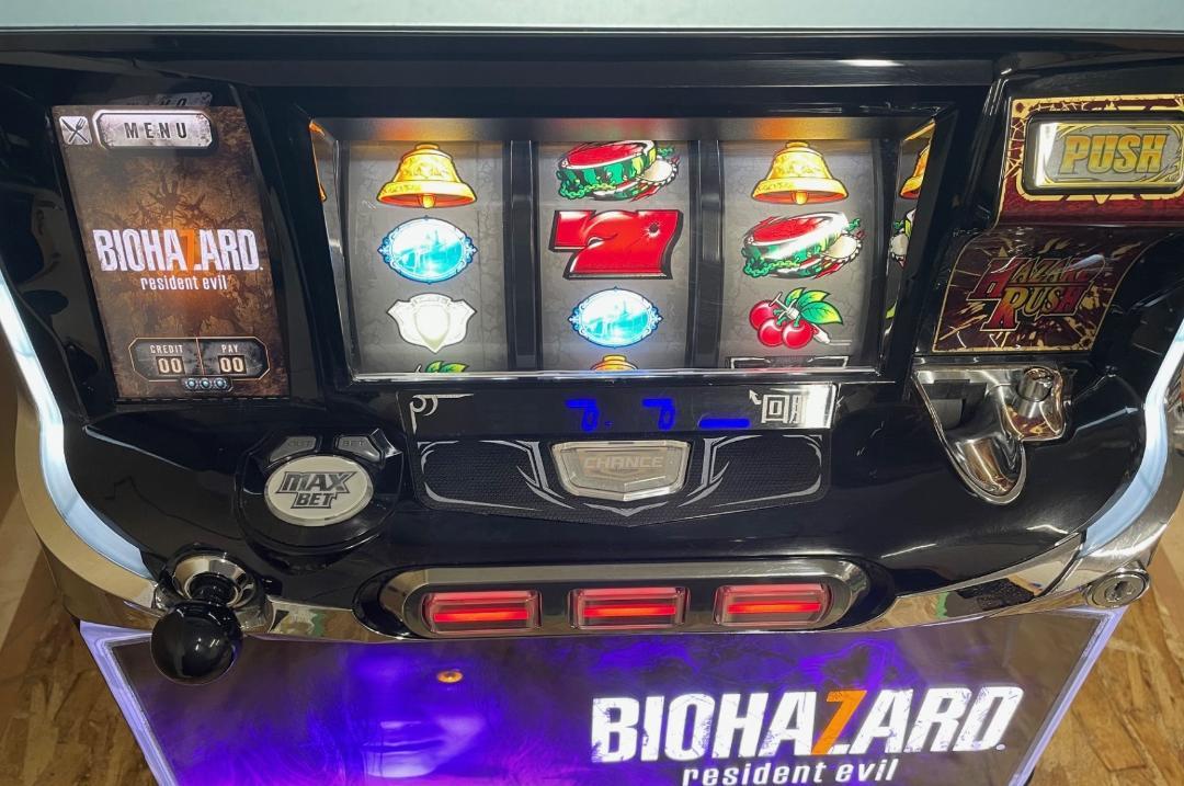 パチスロ実機　バイオハザード7XE エヴリンパネル　コイン不要機付き