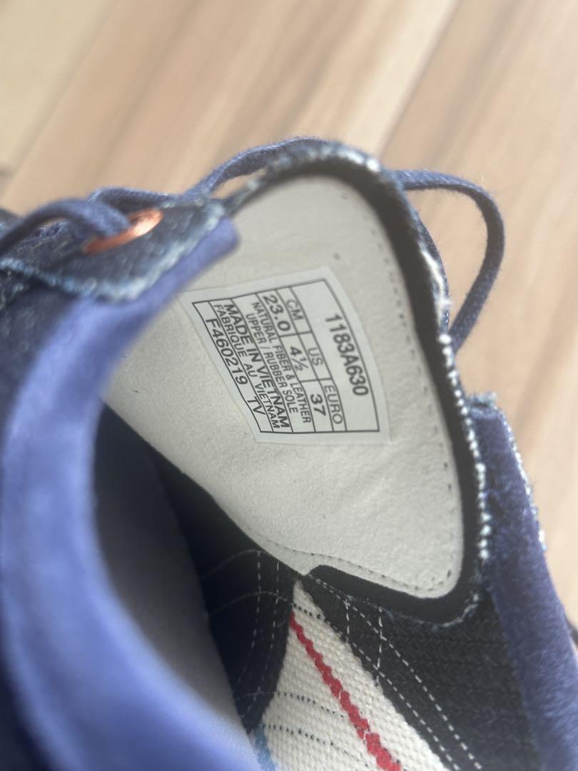 オニツカタイガー」から「OKAYAMA DENIM」を使用
