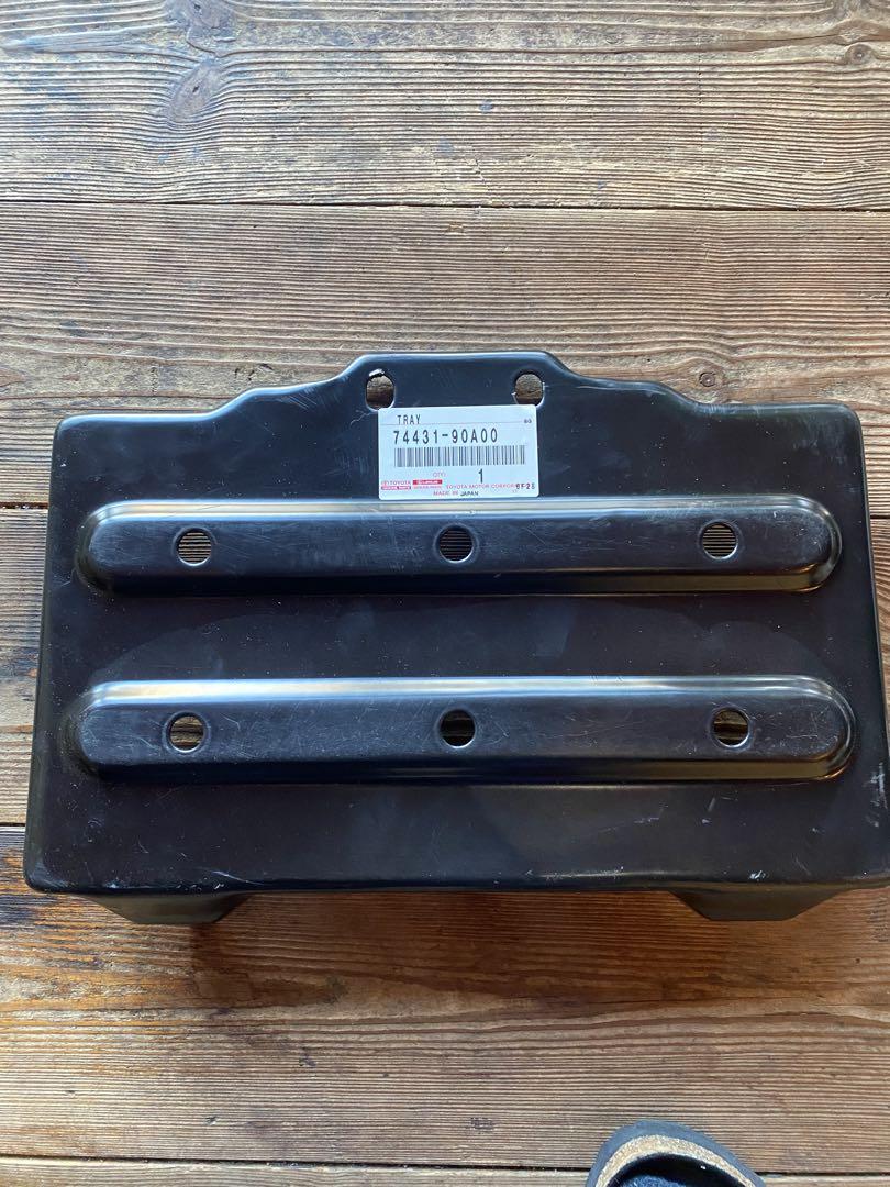 ランクル60 バッテリートレイ新品　ランドクルーザー60