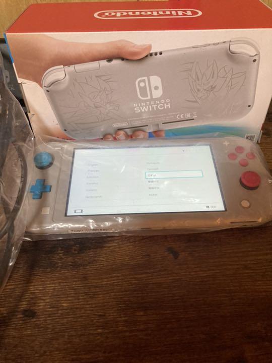 新発売 任天堂 switch ライト ポケモンエディション 目立つ傷汚れ無し