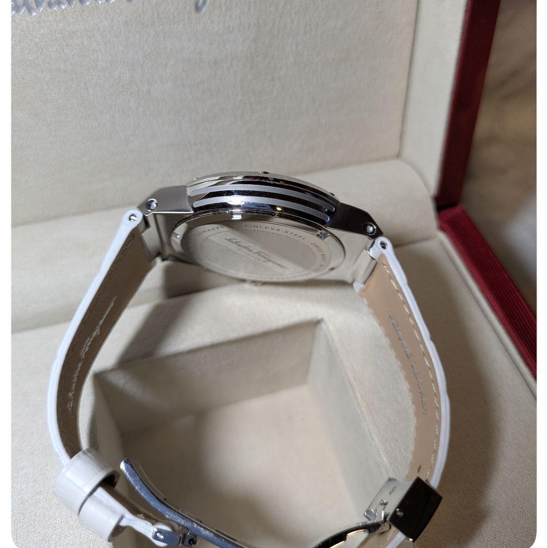 Salvatore Ferragamo ゴールド 時計（電池切れ） Salvatore Ferragamo ゴールド 時計（電池切れ）