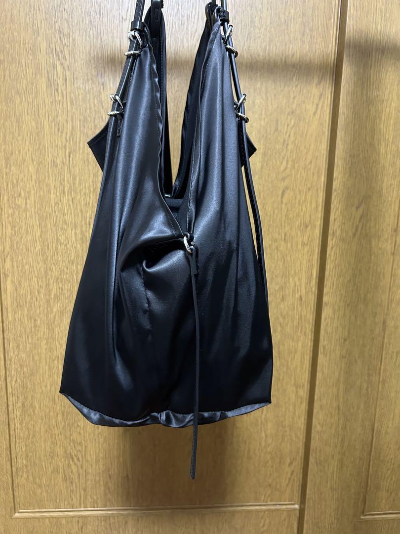 ZARAサテンエフェクトトートバッグ 黒 トートバッグ Mサイズ