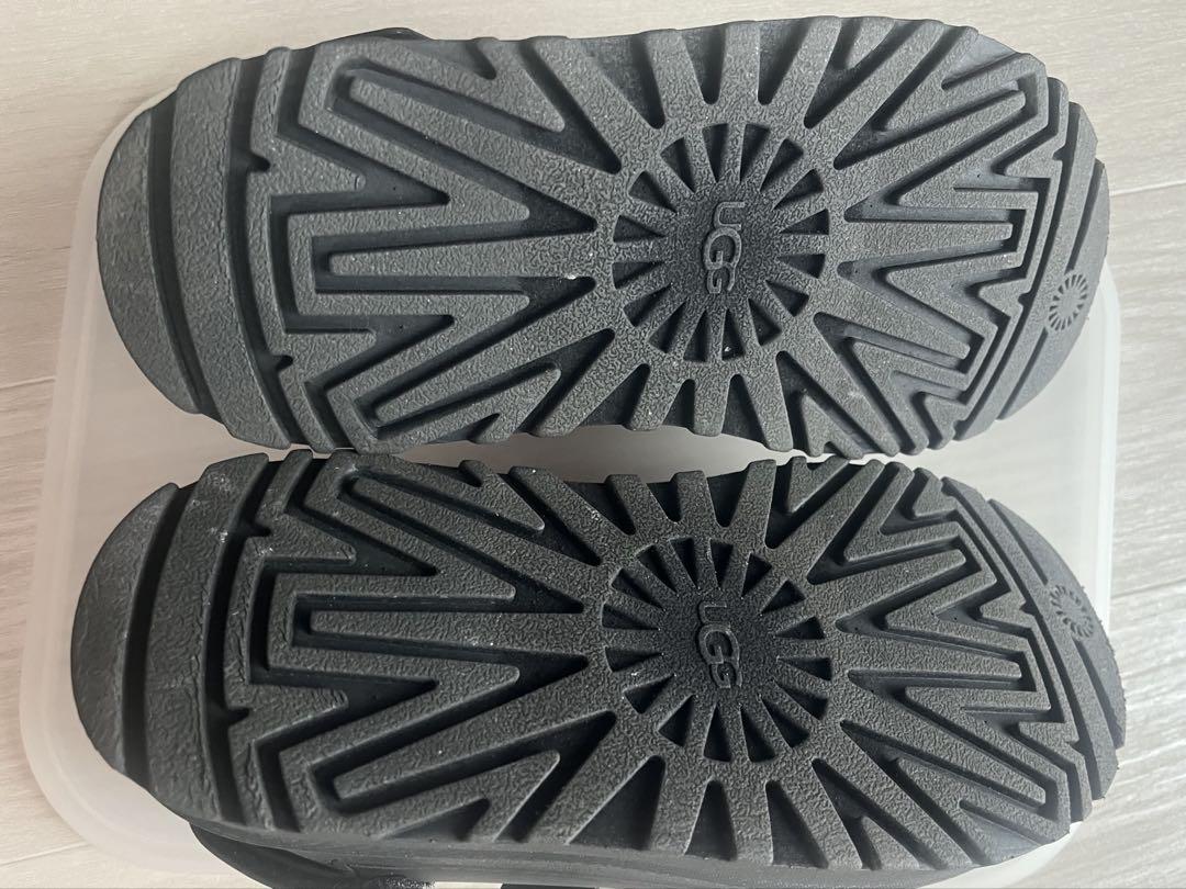 UGG ゴールデングロウ　サンダル BLACK US7