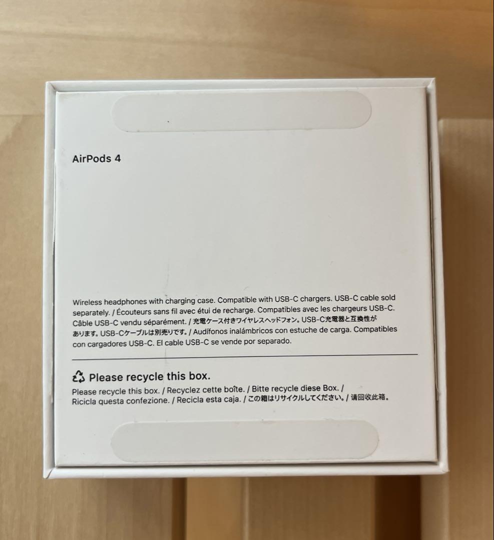 美品 Apple AirPods 4 正規品 （左右イヤホン、充電ケース、本体）