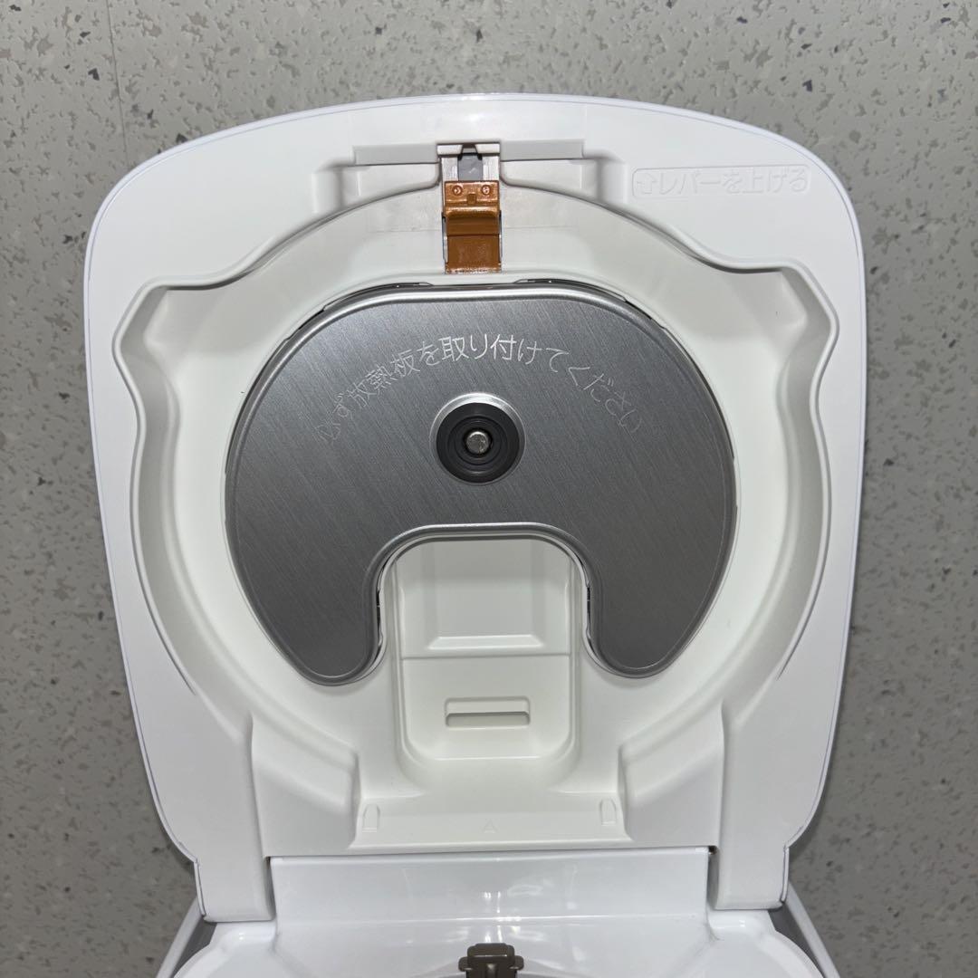 2021年製】三菱IHジャー炊飯器 炭炊釜 NJ-SE06B-W