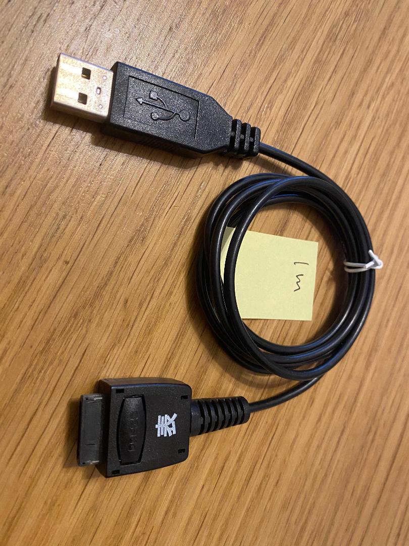メルカリ Au Win Cdma Usb充電ケーブル Nc R1 18 1メートル バッテリー 充電器 670 中古や未使用のフリマ メルカリ Au Win Cdma Usb充電ケーブル Nc R1 18 1メートル バッテリー 充電器 670 中古や未使用のフリマ
