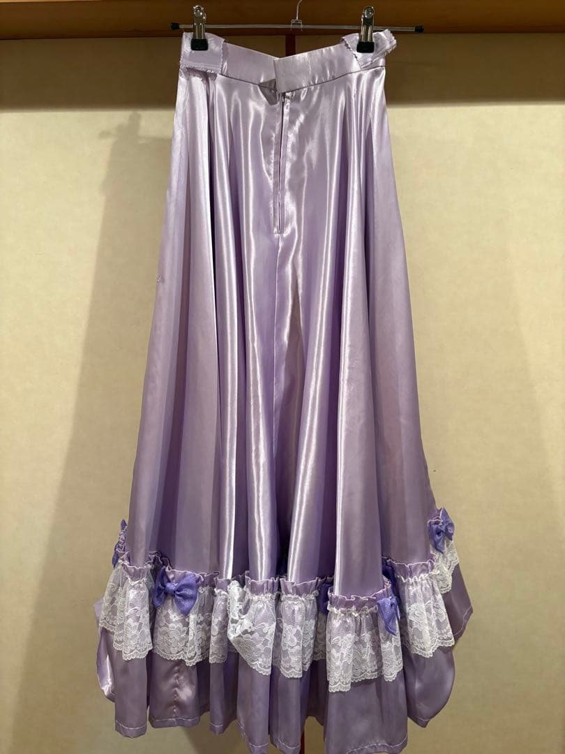 タカラジェンヌお稽古用薄紫色のサテン フレアロングスカート タカラジェンヌお稽古用薄紫色のサテン フレアロングスカート