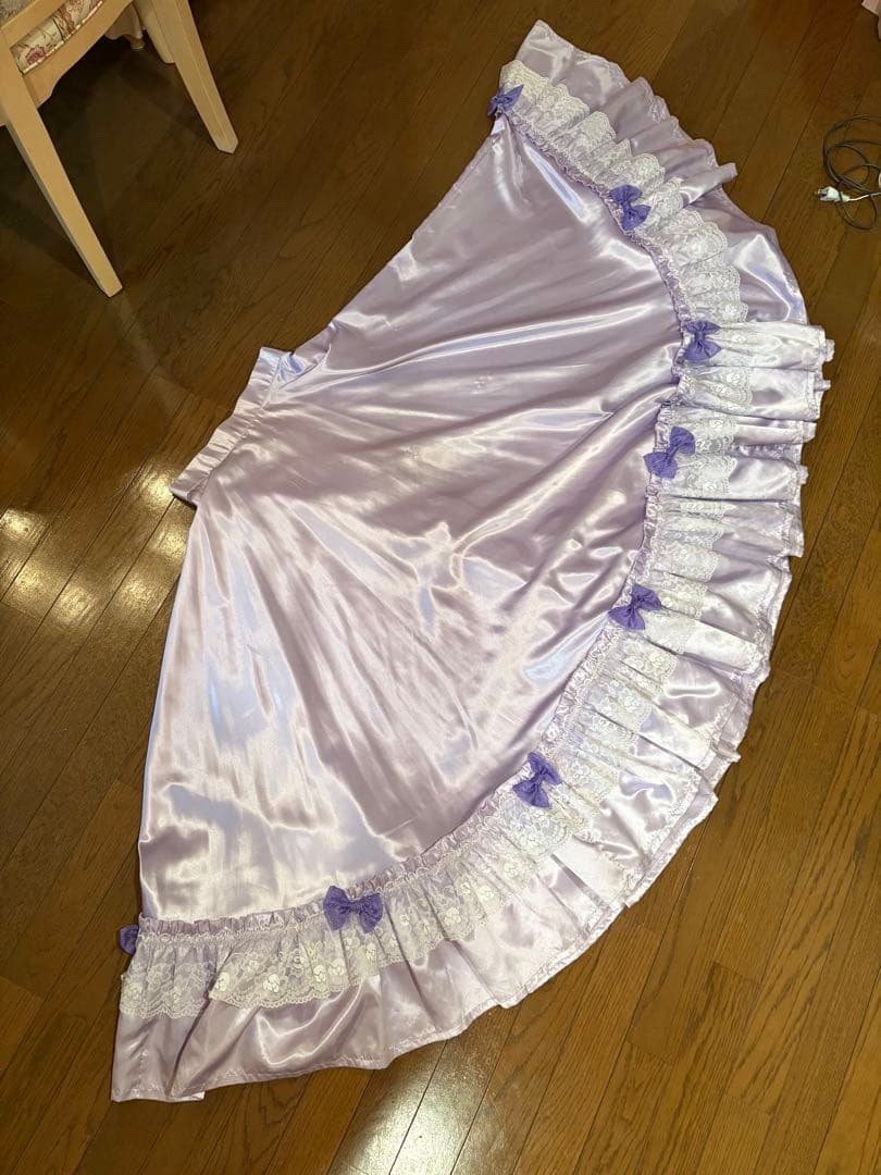 タカラジェンヌお稽古用薄紫色のサテン フレアロングスカート タカラジェンヌお稽古用薄紫色のサテン フレアロングスカート