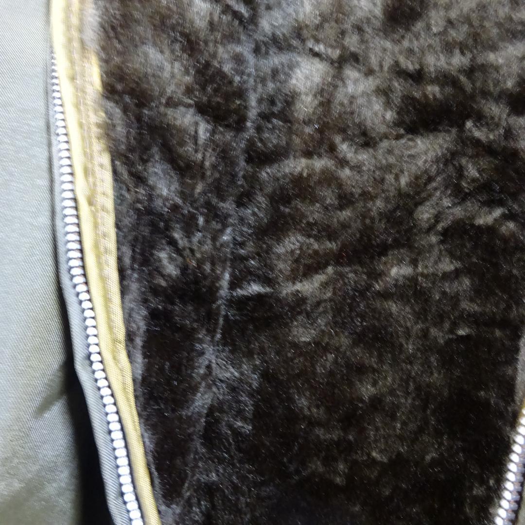 Quality ブルゾン カーキ サイズ44 中ボア ノーカラー シンプル 深緑 Quality ブルゾン カーキ サイズ44 中ボア ノーカラー シンプル 深緑