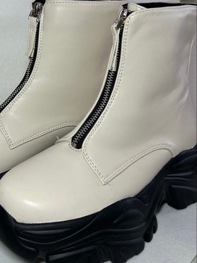 ホワイト 厚底ブーツ サイドファスナー - メルカリ