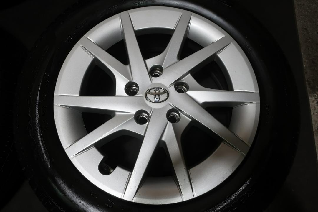 York様送料込み　トヨタ 純正 プリウスα 205/60R16 溝有