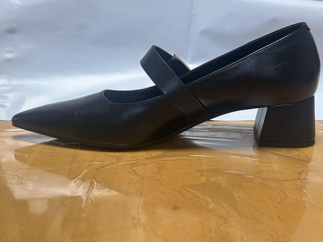 Charles & Keith メタリックアクセントメリージェーンパンプス