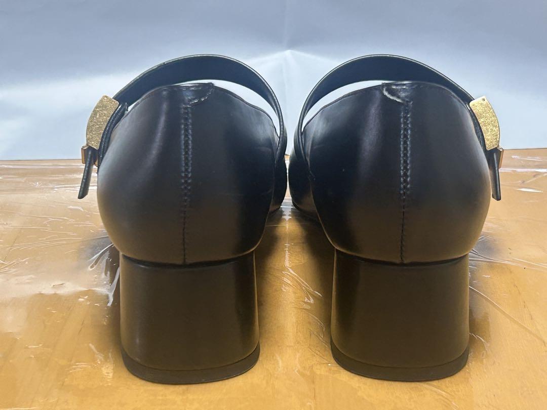 Charles & Keith メタリックアクセントメリージェーンパンプス
