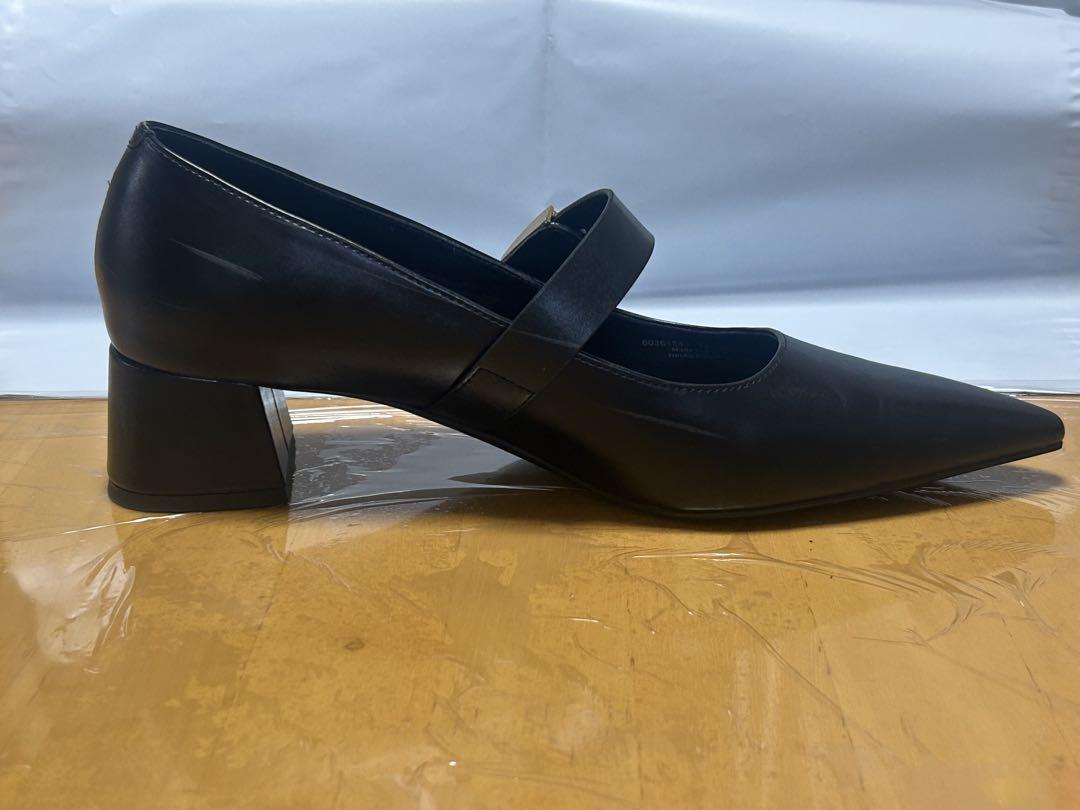Charles & Keith メタリックアクセントメリージェーンパンプス