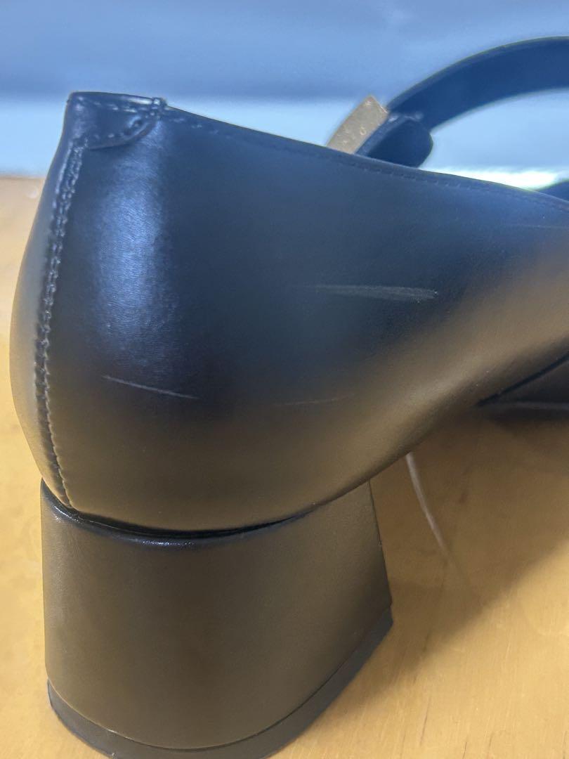 Charles & Keith メタリックアクセントメリージェーンパンプス
