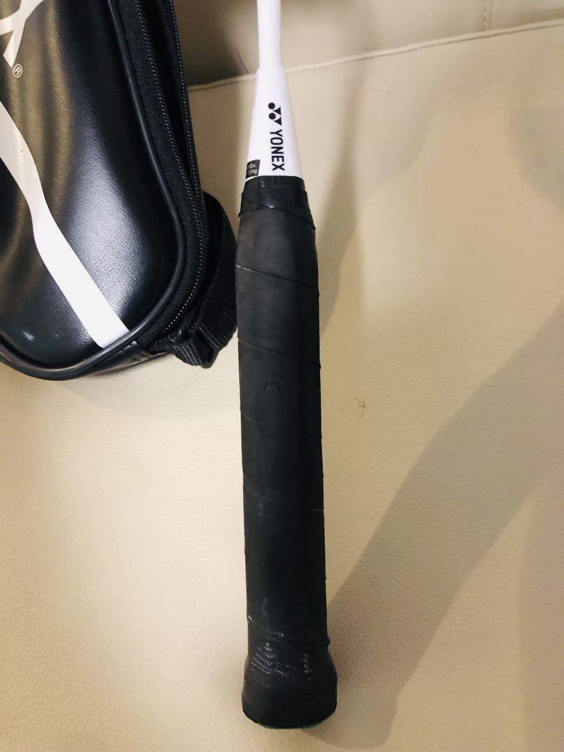 【送料込み】YONEX バドミントンラケット ケース付き　ヨネックス