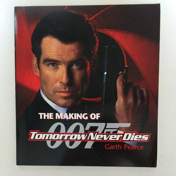 「００７トゥモロー・ネバー・ダイ」メイキング本（美品・１９９７年）