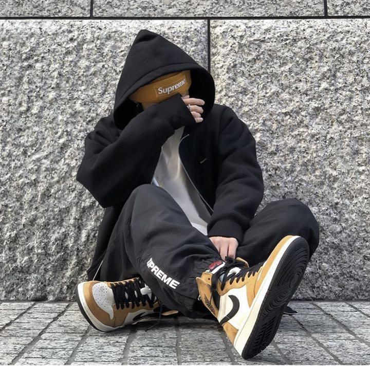 お値打ち品 Supreme☆WINDSTOPPER Hooded Sweatshirt☆L黒 パーカー お値打ち品 Supreme☆WINDSTOPPER Hooded Sweatshirt☆L黒 パーカー