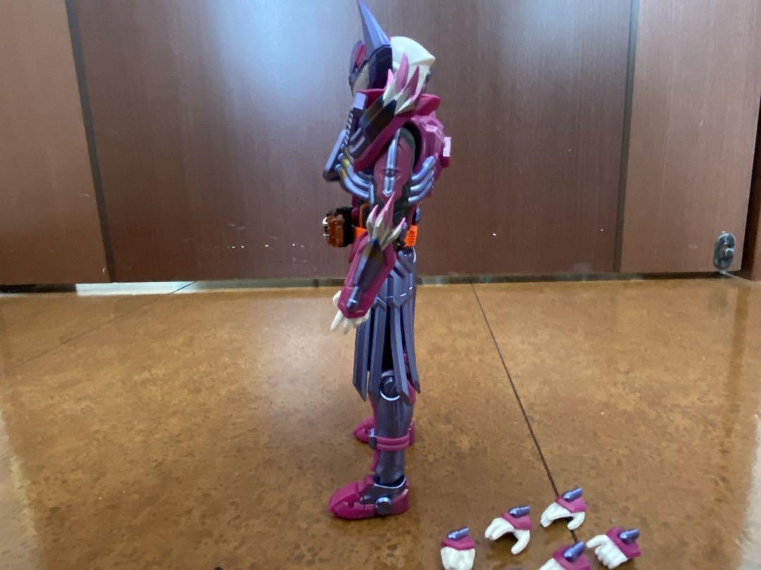 s.h.フィギュアーツ　仮面ライダーヴァルバラド 仮面ライダーガッチャード