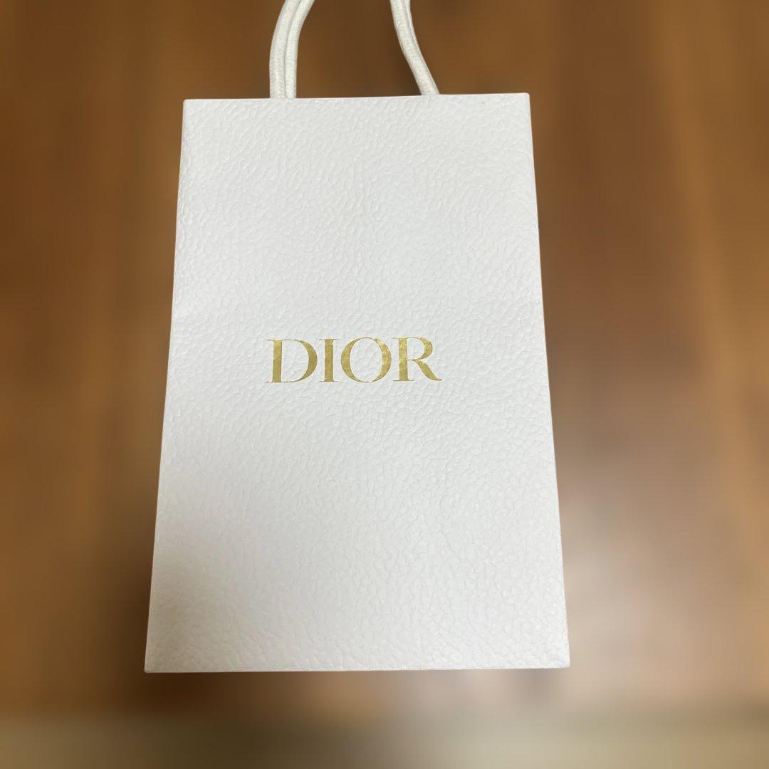 Dior ギフト袋 小型 ホワイト Dior ギフト袋 ホワイト 小型限定リボン付き - メルカリ