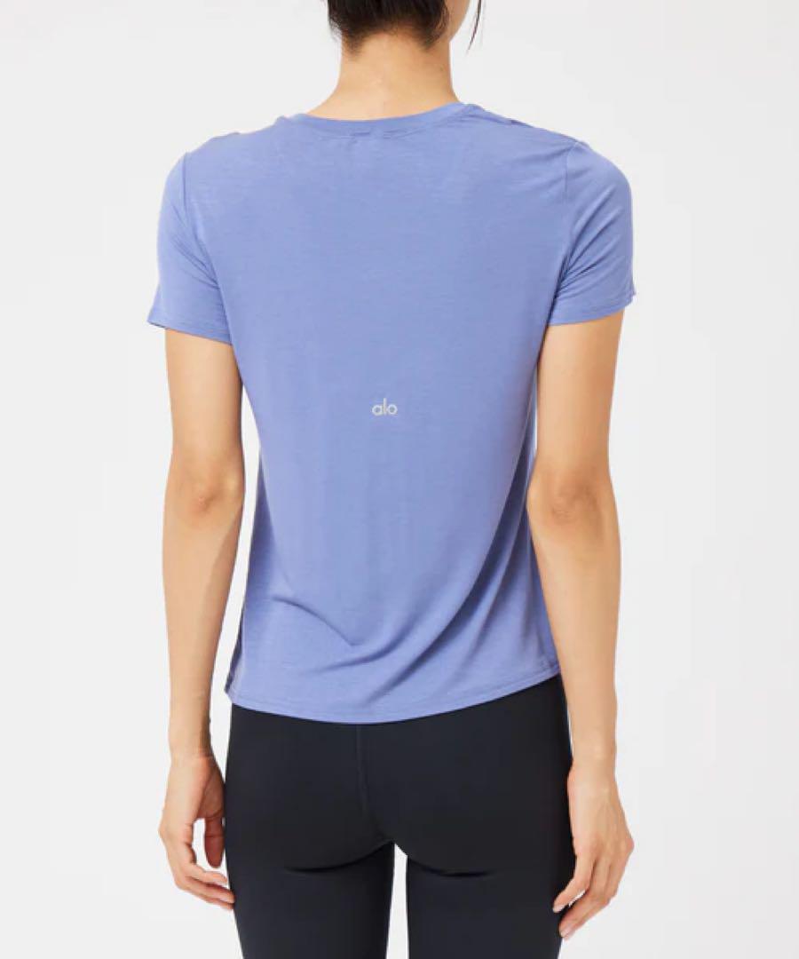 新品タグ付き　Alo yoga アローヨガ　Sサイズ　トップス　Tシャツ