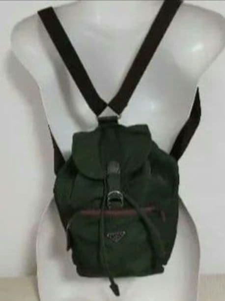 PRADA プラダ ナイロンリュック ナイロンバック カーキ 三角ロゴ
