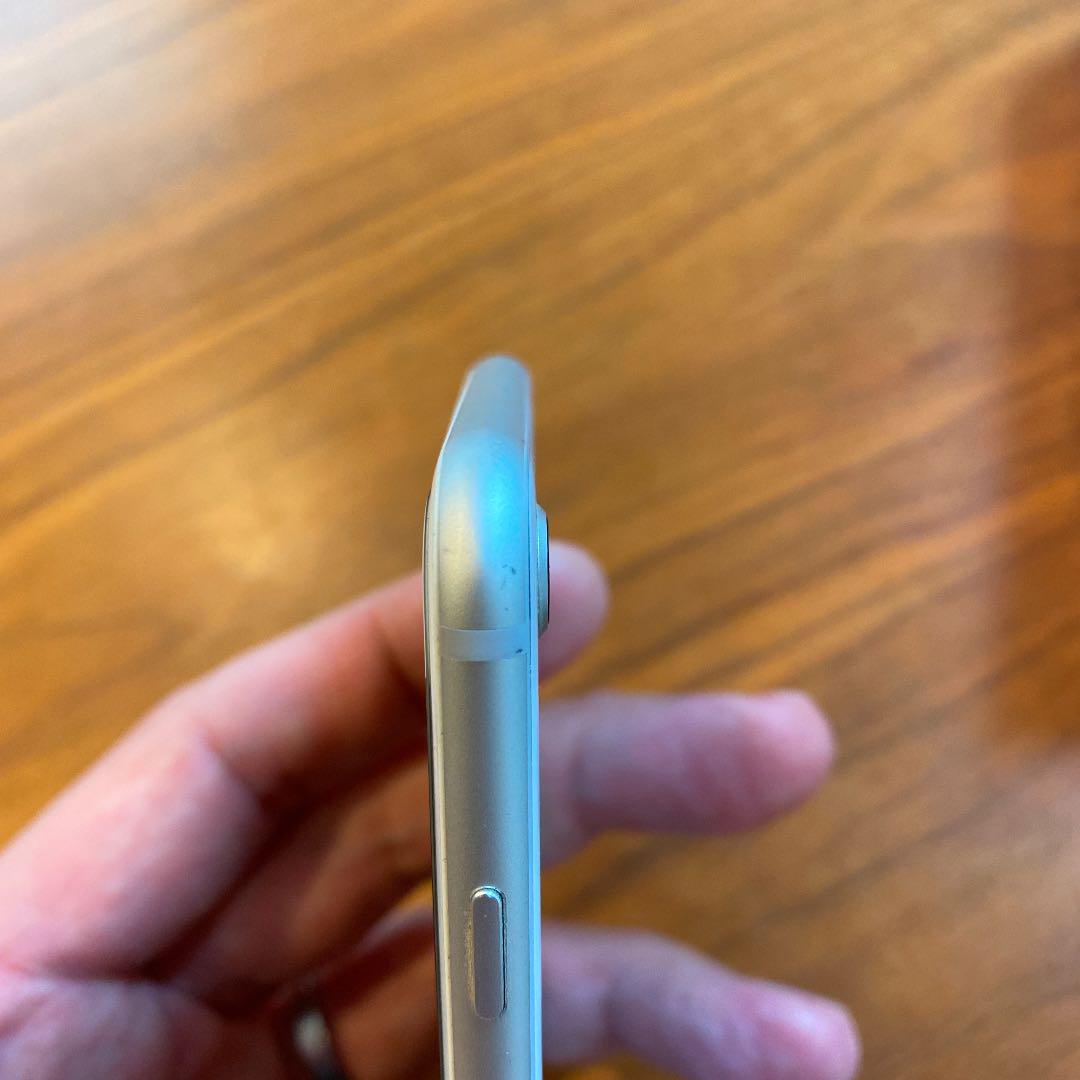 iPhone 8 Silver 64 GB au