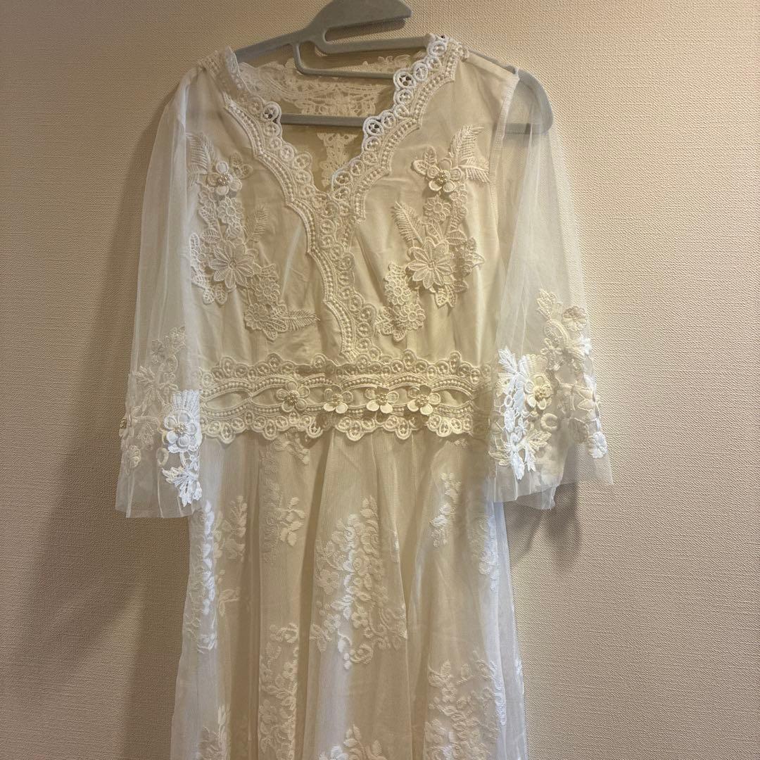 エレガントなホワイトウェディングドレス