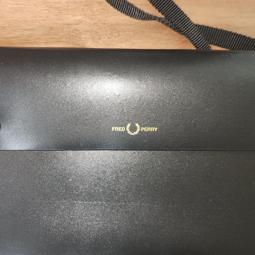 フレッドペリー　FRED PERRY　ショルダーバッグ