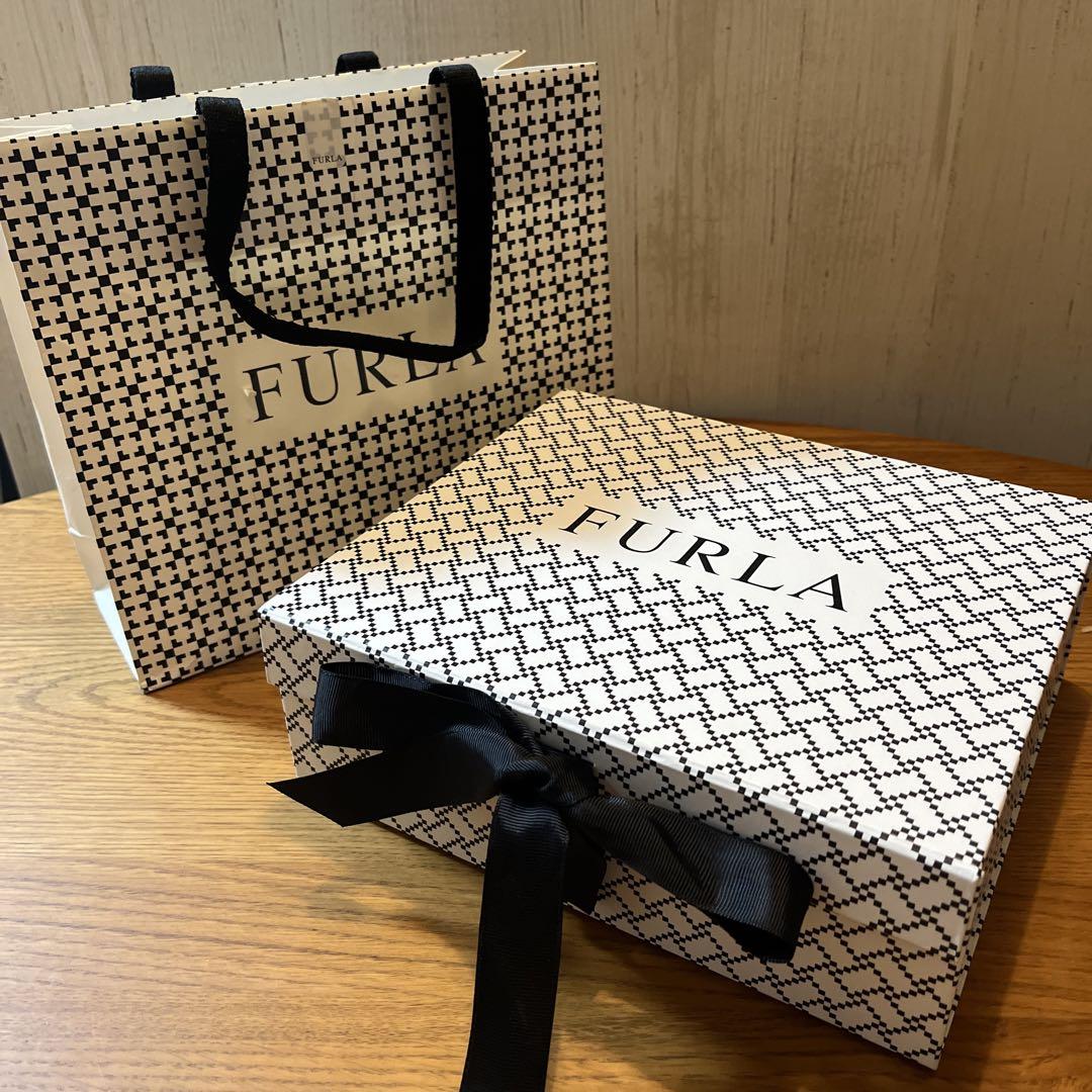 FURLA ショッパー袋 & ギフトボックス セット