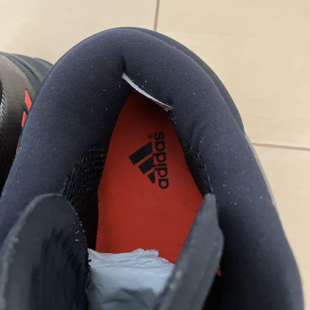 adidasバッシュ　アディダスバスケットボールシューズ 黒とオレンジ