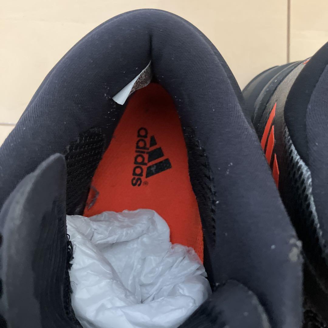 adidasバッシュ　アディダスバスケットボールシューズ 黒とオレンジ