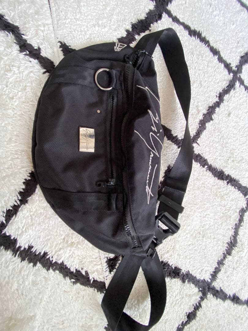 Yohji Yamamoto ×New ERA ボディバッグ ロゴ刺繍