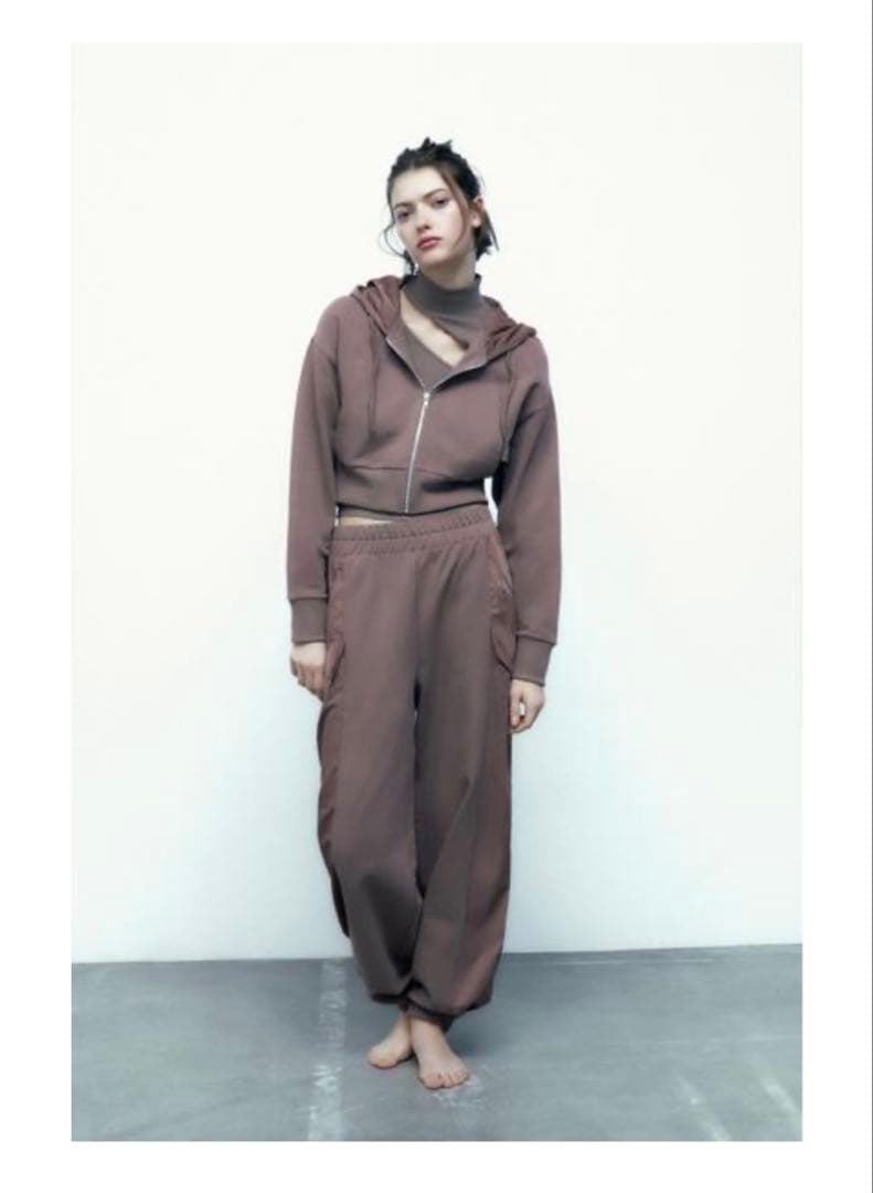 ZARAクロップドフーディ&コンビジョガーパンツダークパープルセットS ZARAクロップドフーディ&コンビジョガーパンツダークパープルセットS