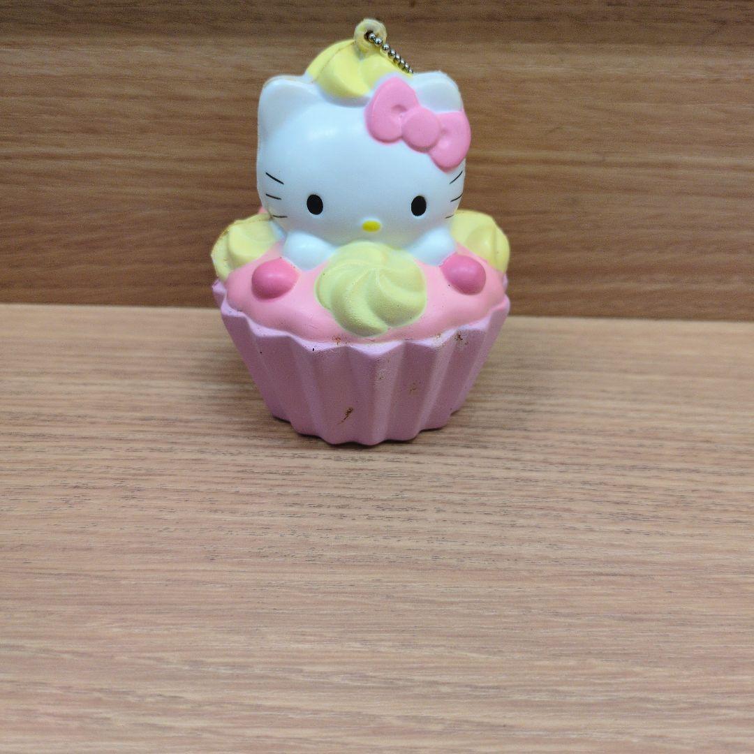 SANRIO ハローキティ カップケーキ型スクイーズキーホルダー 2009年製