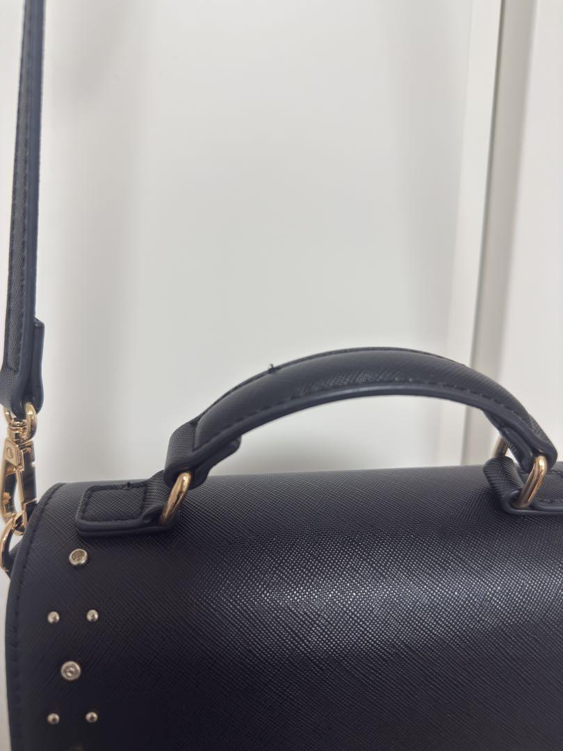 OLIVE des OLIVE ショルダーバッグ 黒 ビジュー付き OLIVE des OLIVE ショルダーバッグ 黒 ビジュー付き - メルカリ