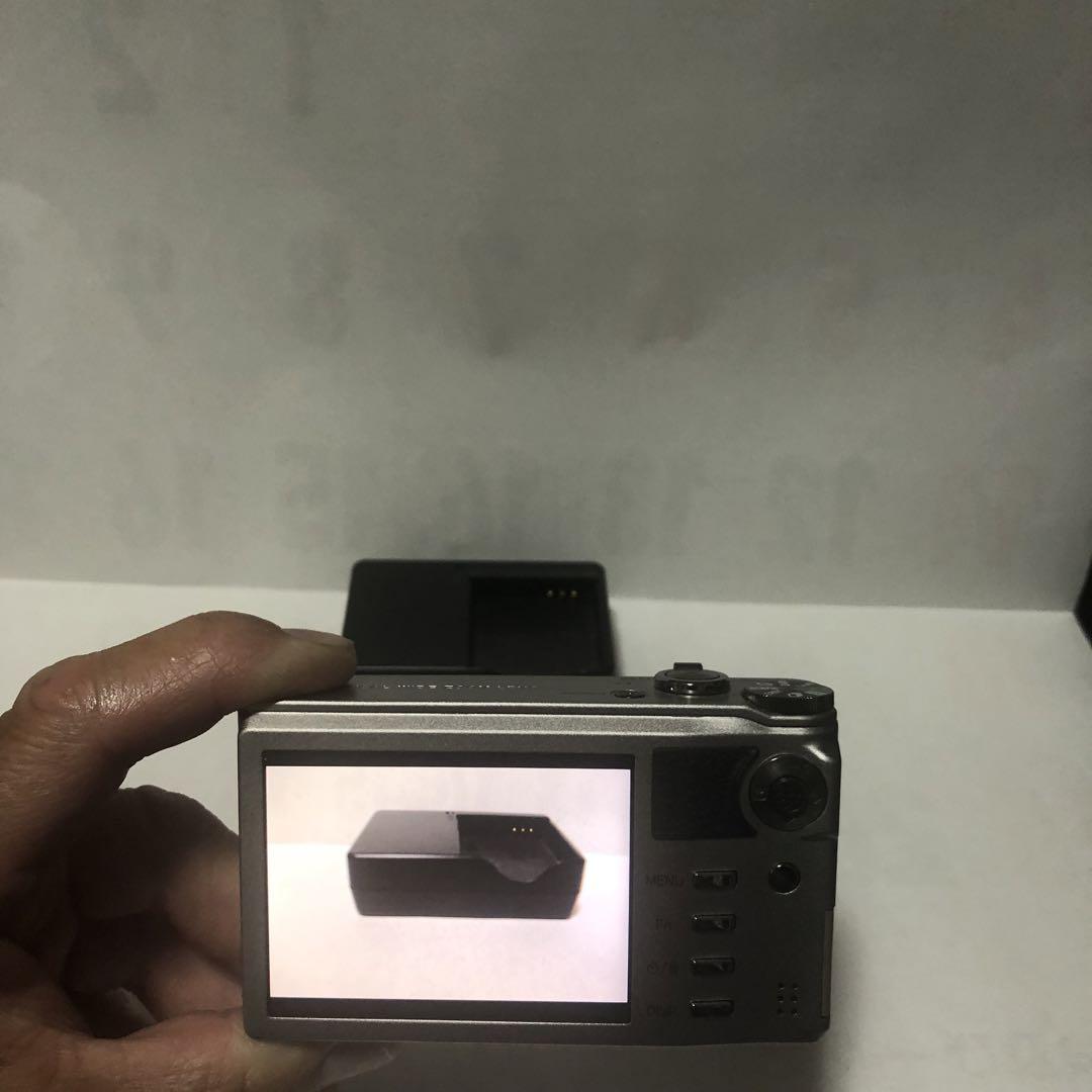 RICOH CX1 シルバー デジタルカメラ 本体とバッテリー、充電器のみ