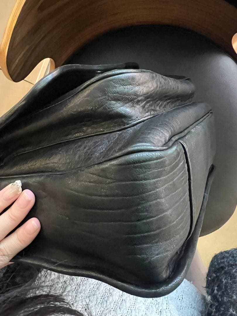 YSL ニキ メッセンジャーバッグ レザー ブラック メンズショルダーバッグ YSL ニキ メッセンジャーバッグ レザー ブラック メンズショルダーバッグ