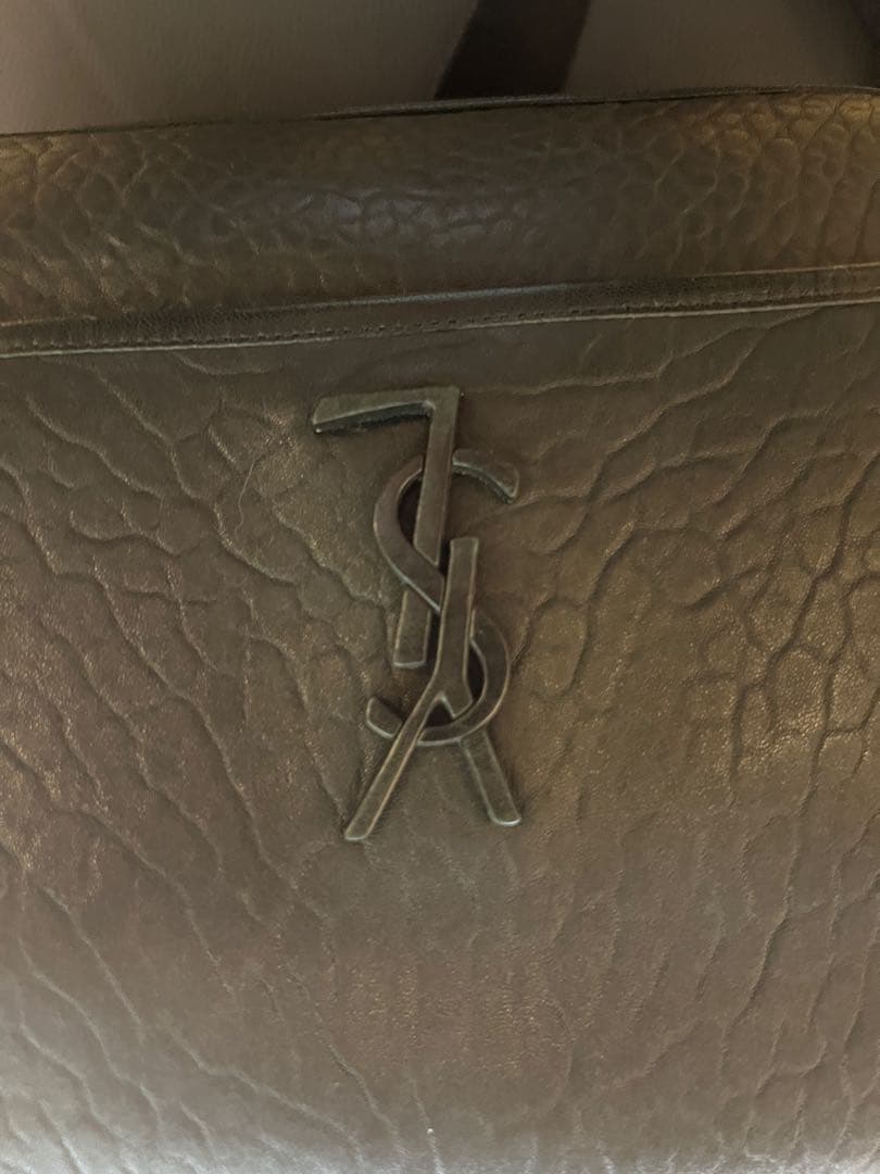 YSL ニキ メッセンジャーバッグ レザー ブラック メンズショルダーバッグ YSL ニキ メッセンジャーバッグ レザー ブラック メンズショルダーバッグ