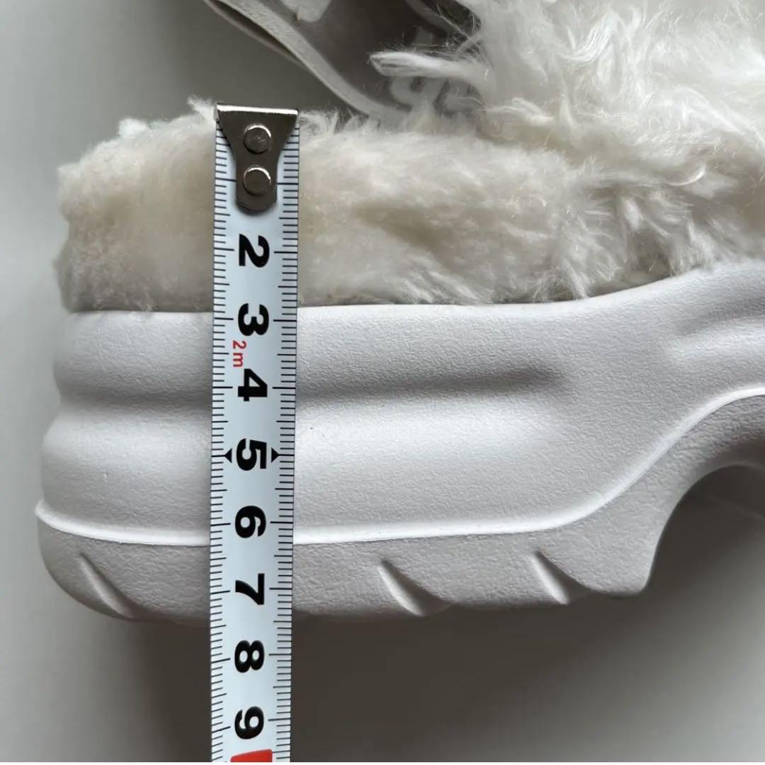 UGG ファーサンダル　スポーツサンダル 厚底サンダル　ホワイトサンダル　22㎝ UGG ファーサンダル スポーツサンダル 厚底サンダル ホワイト