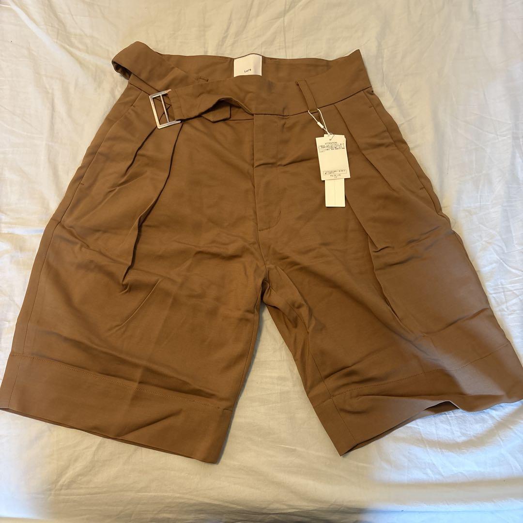 Lui's ベージュm ショートパンツ ベルト付き
