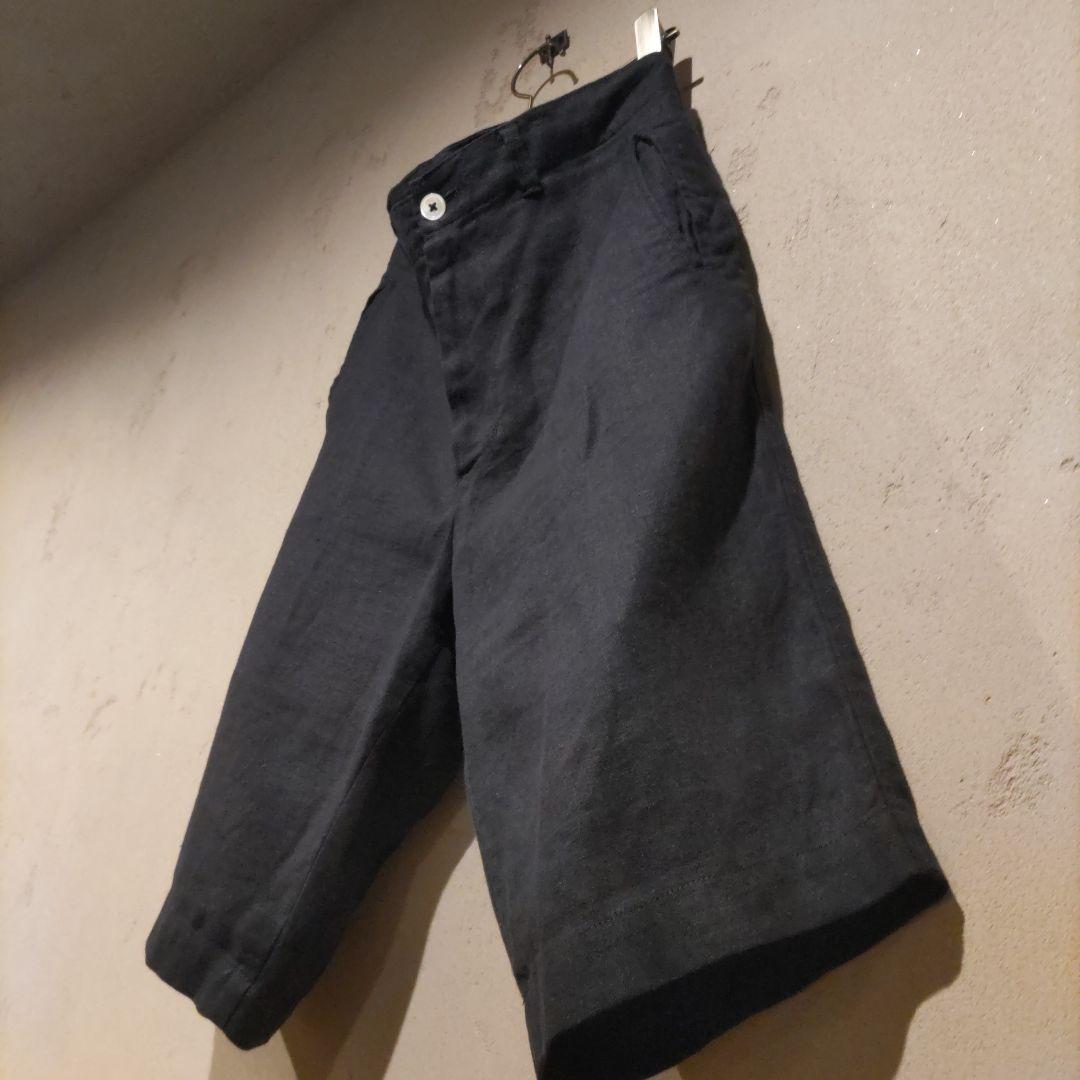 美品【mark and plus】麻100％　バックストラップ付　ハーフパンツ
