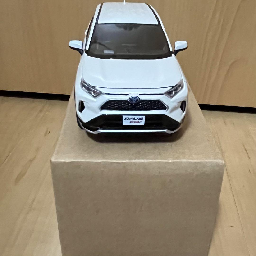 Amazon | 1/30 非売品 店舗用 RAV4 070 ホワイトパール