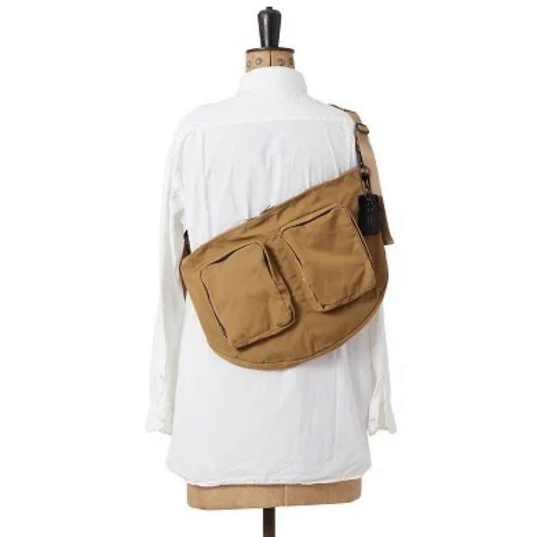 AMIACALVA(アミアカルヴァ) ボディバッグ 美品 - メルカリ