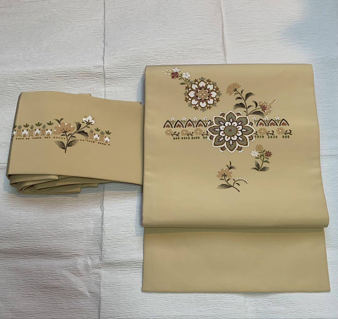 名古屋帯 花柄刺繍 ベージュ　美品