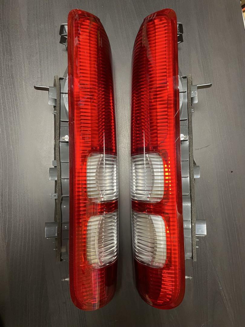 ハイエース純正テール、左右